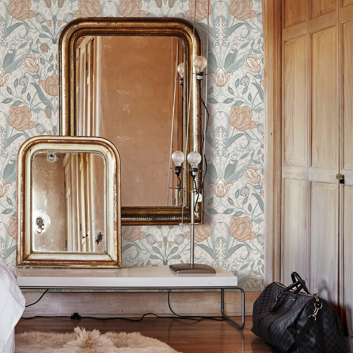 Tulipa Floral Wallpaper wallpaper detail or room view