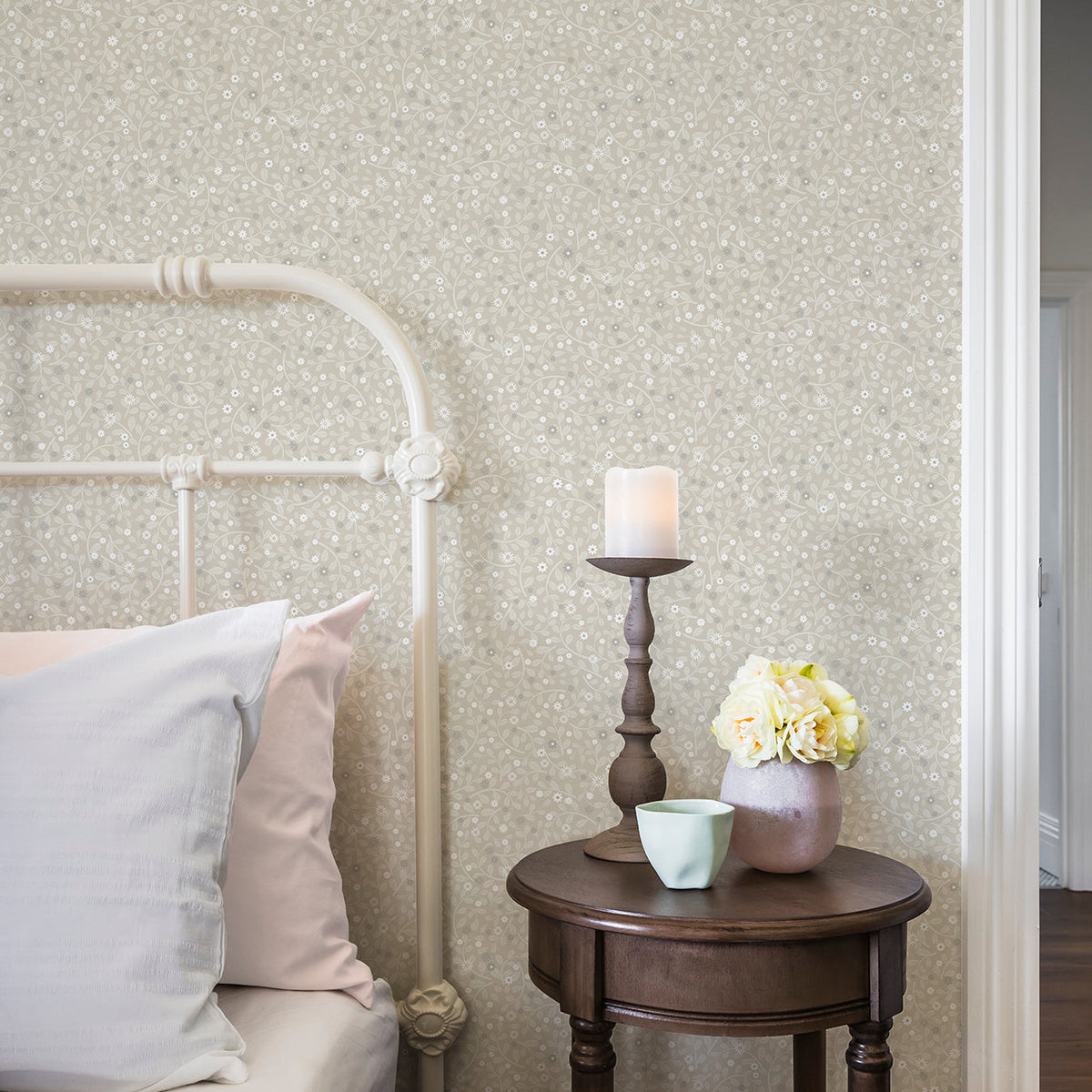 Hummelvik Daisy Trail Wallpaper wallpaper detail or room view