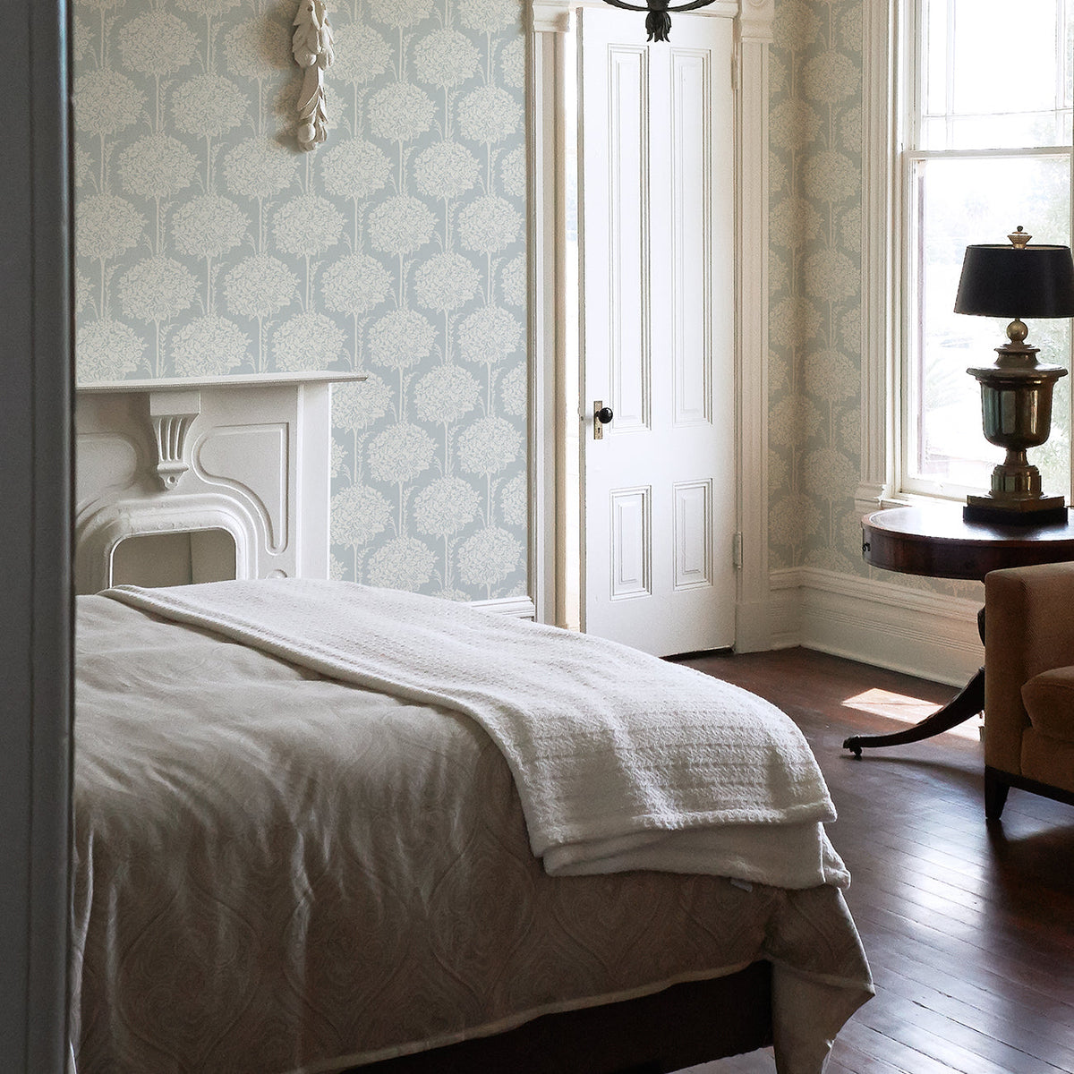 Zaria Topiary Wallpaper wallpaper detail or room view