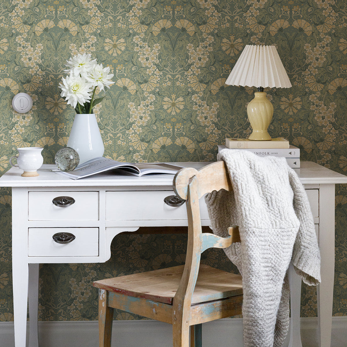 Ojvind Floral Ogee Wallpaper wallpaper detail or room view