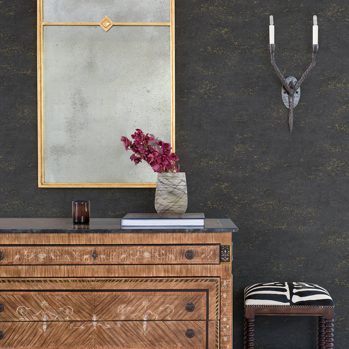 Elatha Gilded Texture Wallpaper wallpaper detail or room view