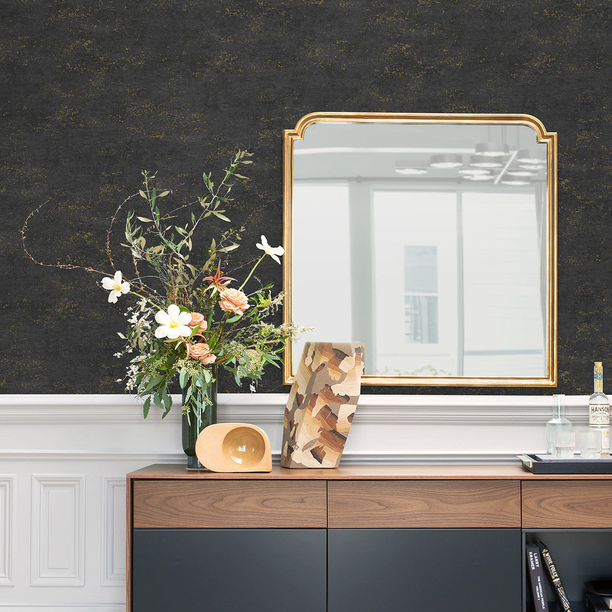Elatha Gilded Texture Wallpaper wallpaper detail or room view
