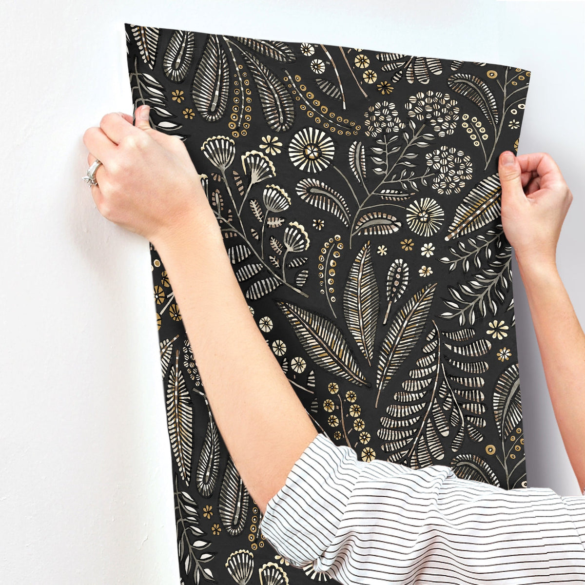 Briar Floral Wallpaper wallpaper detail or room view