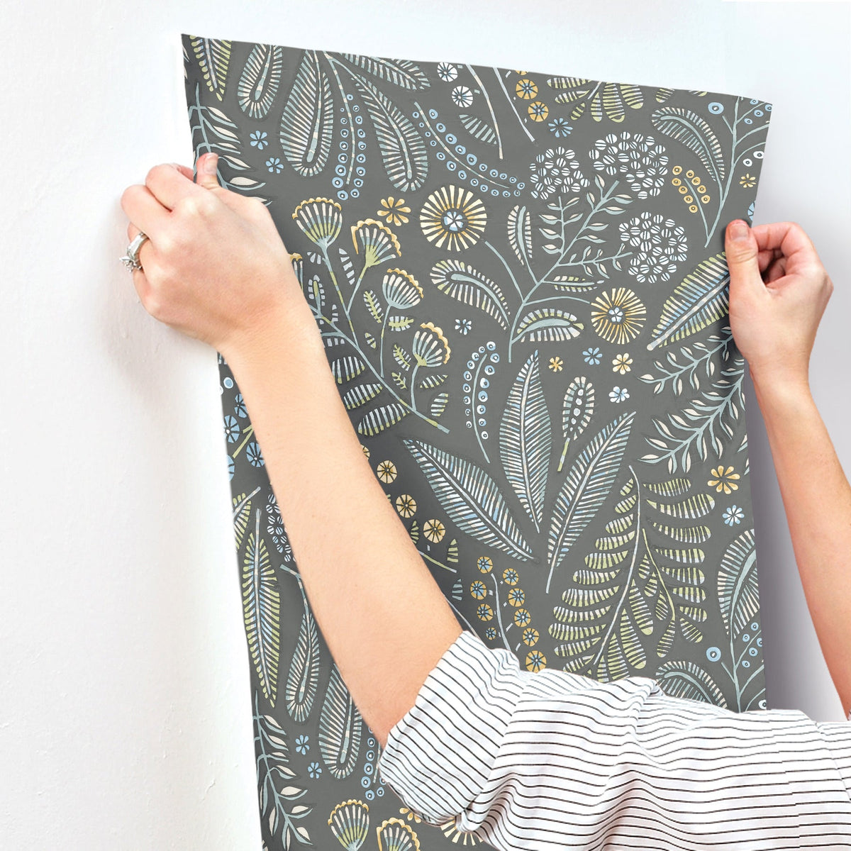 Briar Floral Wallpaper wallpaper detail or room view