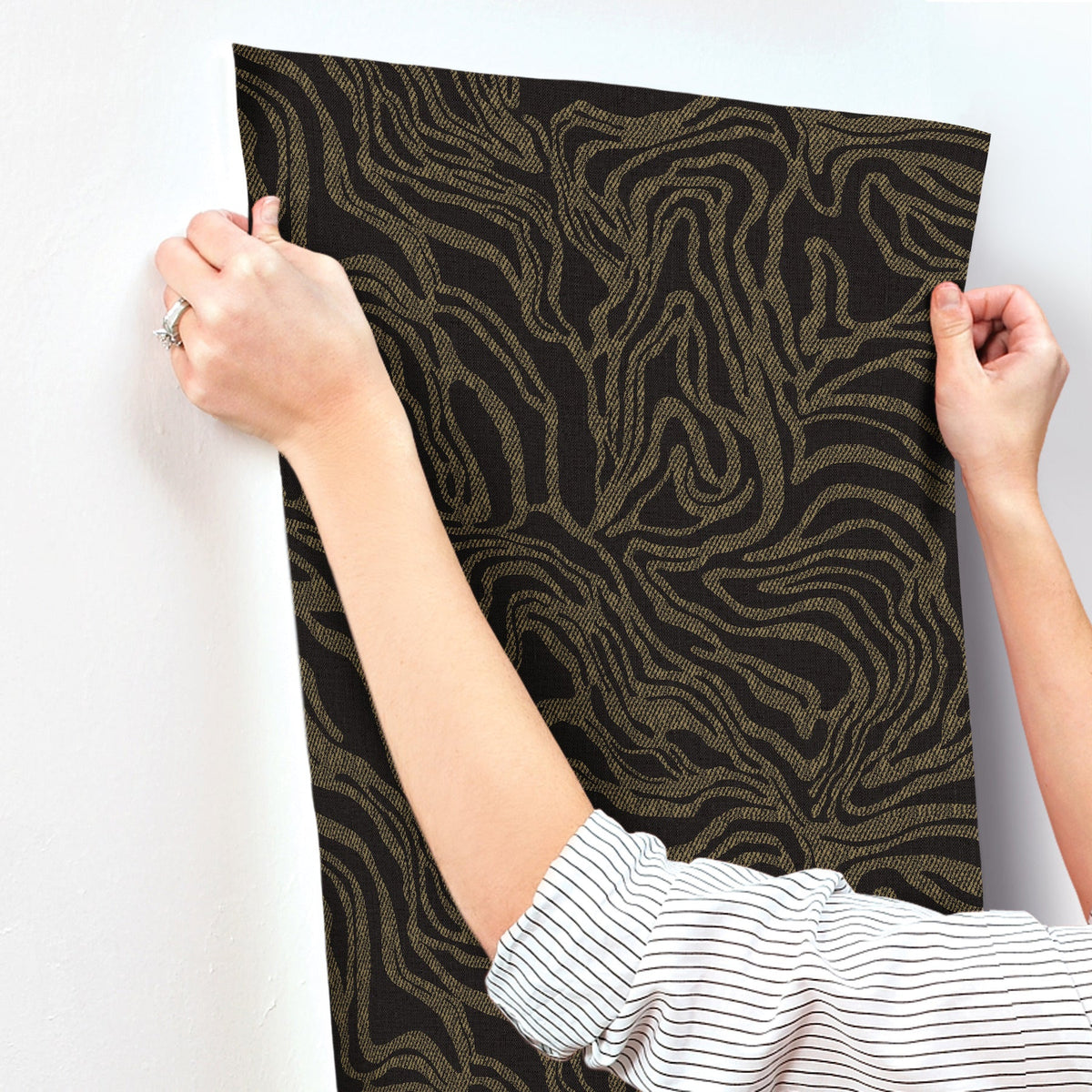 Massar Modern Marbled Wallpaper wallpaper detail or room view