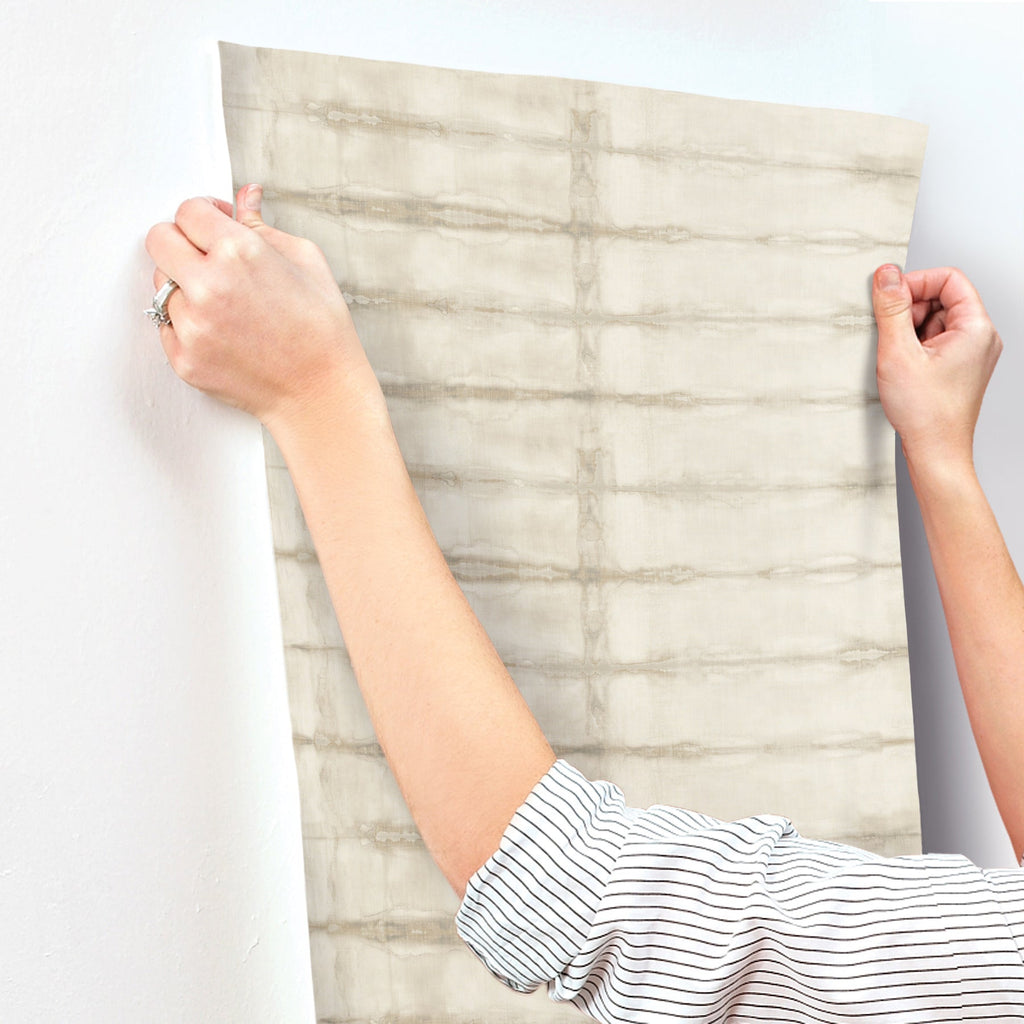 Modulus Geometric Stripe Wallpaper wallpaper detail or room view