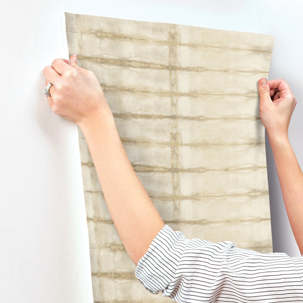 Modulus Geometric Stripe Wallpaper wallpaper detail or room view
