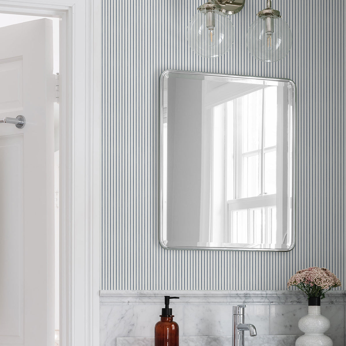 Oliver Simple Stripe Wallpaper wallpaper detail or room view