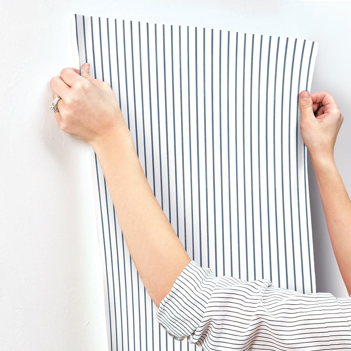 Oliver Simple Stripe Wallpaper wallpaper detail or room view
